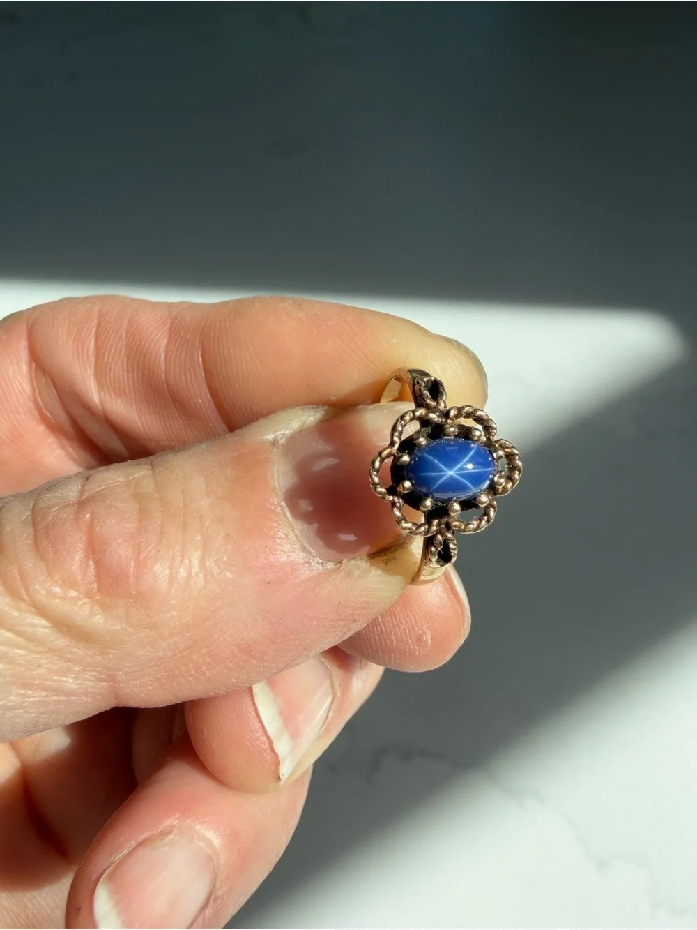 Vintage Blue Star Sapphire Cabochon Gold Ring - Picture 4 of 5